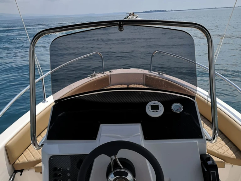Yacht charter Barcelona cheap Q17
