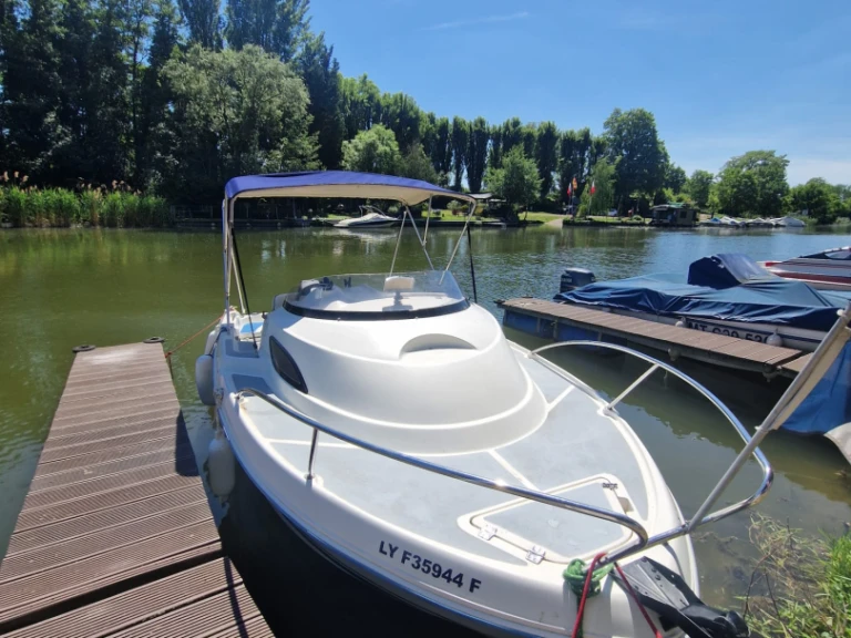 Boat rental Quicksilver Quicksilver 520 Flamingo in France on Samboat