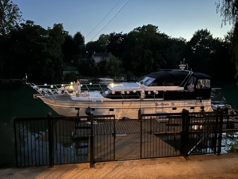 Motorboat for rent Lagny-sur-Marne at the best price