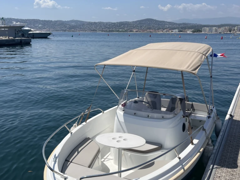 Motorboat rental in Antibes - Jeanneau Cap Camarat 5.5 CC Serie 2 Style