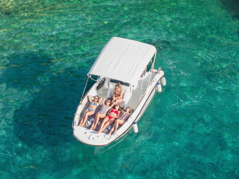 Bareboat Rental Motorboat Orizzonti with a boat licence