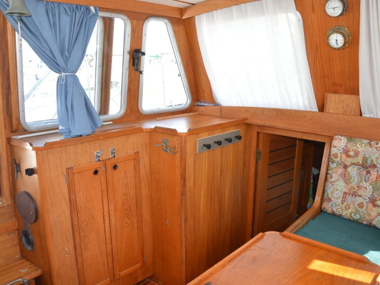 Sailboat for rent La Rochelle at the best price