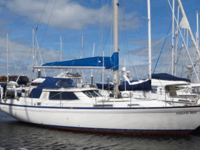 Sailboat for rent Porquerolles at the best price
