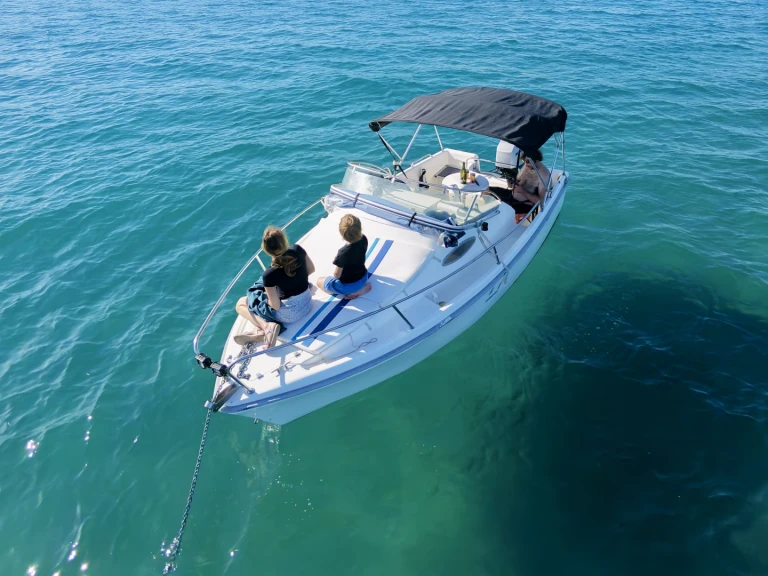 Motorboat for rent Gruissan at the best price