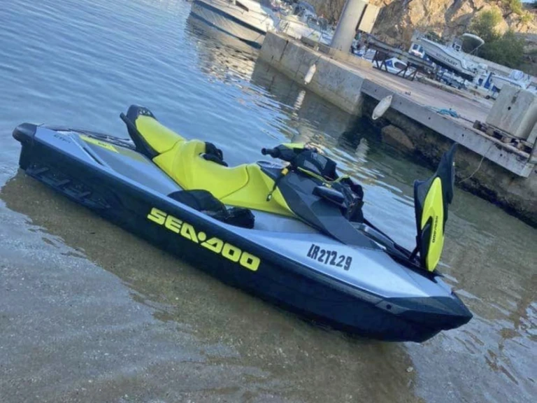 Rent a Sea-Doo GTI se 170 Martigues