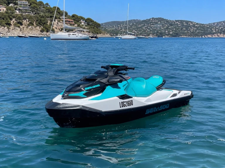 Jet ski for rent Le Grau-du-Roi at the best price