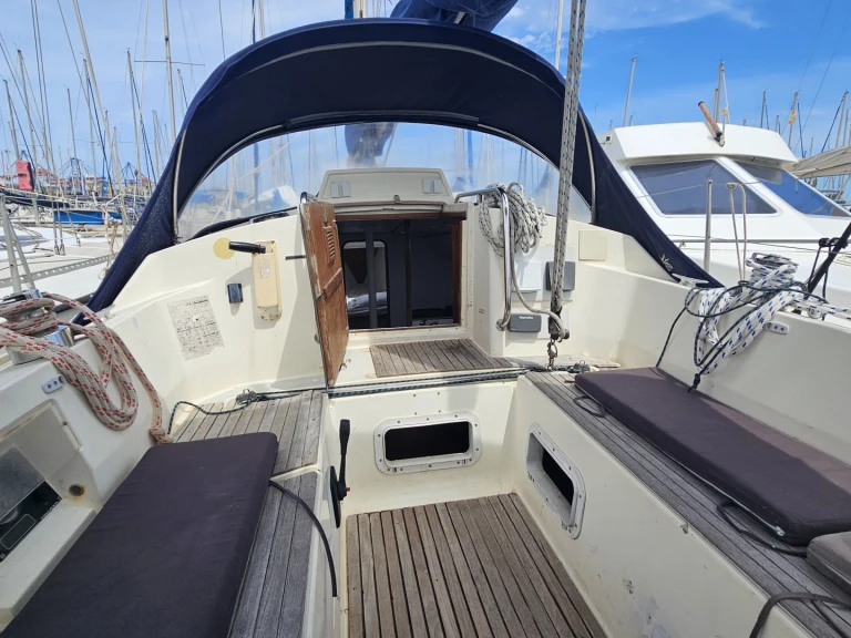 Bareboat Rental Sailboat Moody with a boat licence