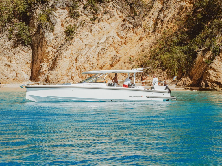 Axopar Axopar 37 Sun-Top in Baie Nettlé on SamBoat