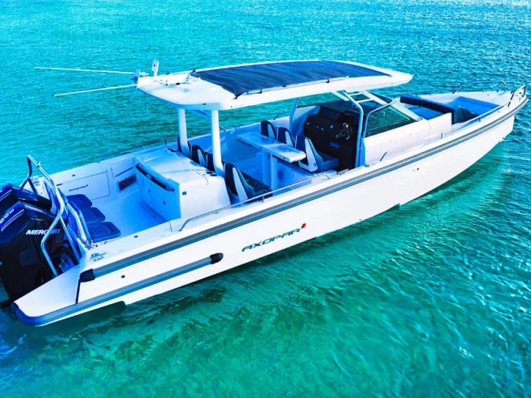 Rent a Axopar Axopar 37 Sun-Top Baie Nettlé