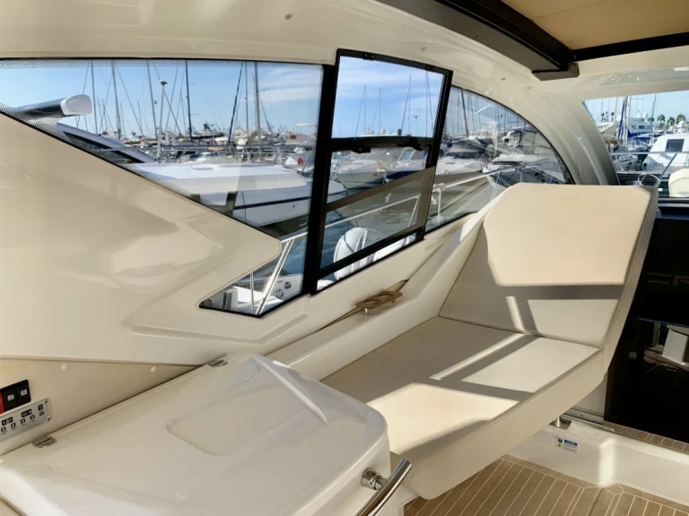 Luxury Yacht rental in Antibes - Cranchi M 44