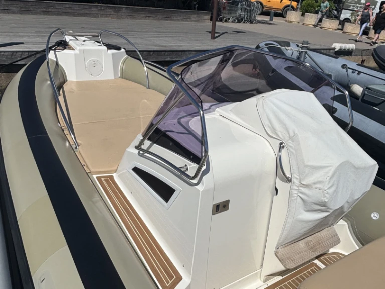 Bareboat Rental RIB Capelli with a boat licence