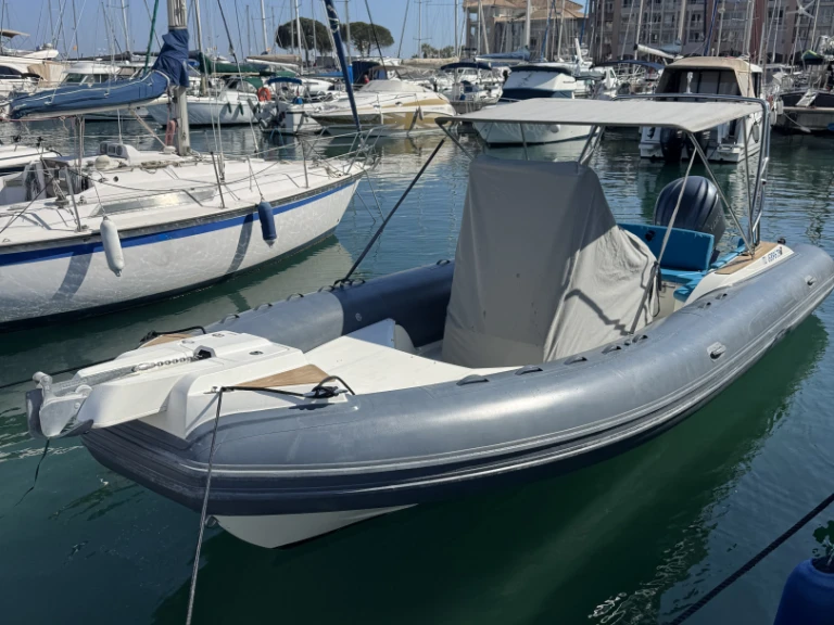 Rent a Capelli Tempest 775 Open Fréjus