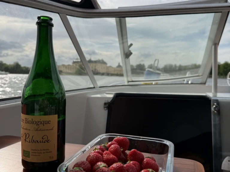 Askeladden 585 Freestyle charter bareboat or captained in  Stockholm