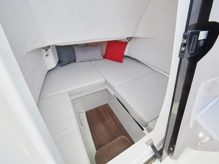 Jeanneau Cap Camarat 7.5 CC in Rapallo on SamBoat
