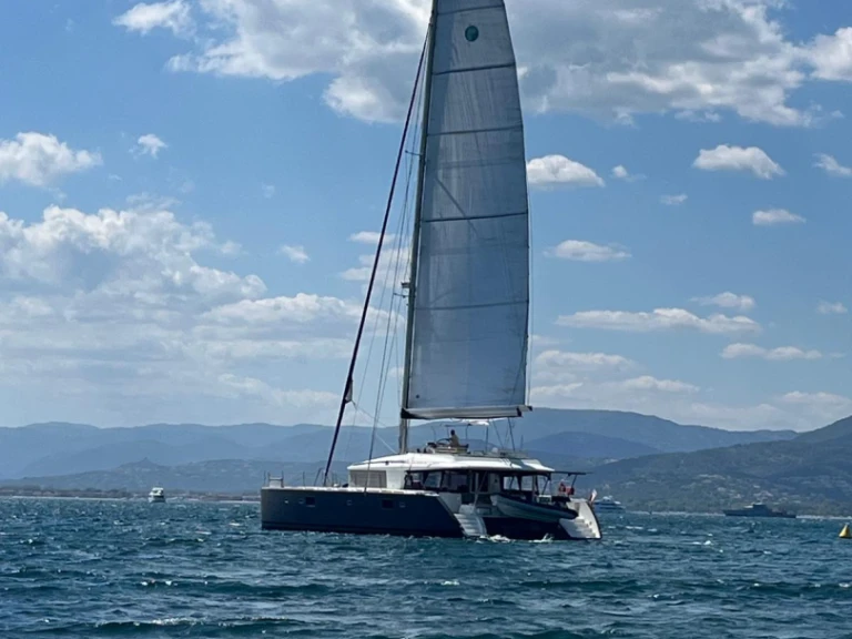 Bareboat Rental Catamaran Lagoon with a boat licence