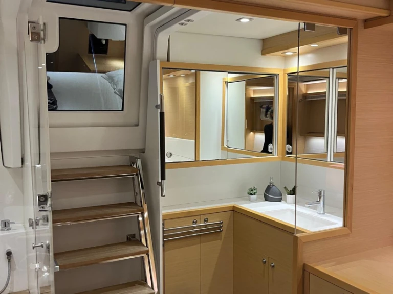 Yacht charter Port Grimaud cheap Lagoon 560