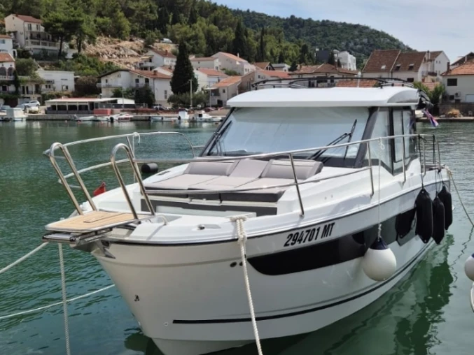 Jeanneau Merry Fisher 895 S2  charter bareboat or captained in  Blace