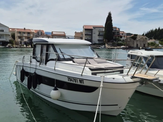 Jeanneau Merry Fisher 895 S2  in Blace on SamBoat