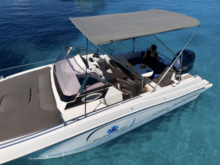 Motorboat rental in Golfe-Juan - Pacific Craft Pacific Craft 650 SC
