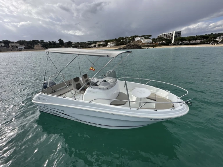 Yacht charter La Spezia cheap Cap Camarat 5.5 CC