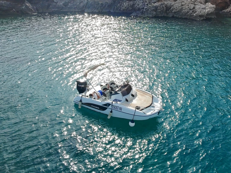 Motorboat rental with or without captain Bénéteau Novalja