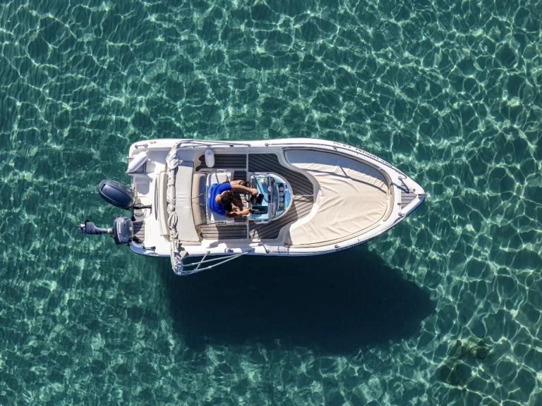 Bareboat Rental Motorboat Ranieri with a boat licence