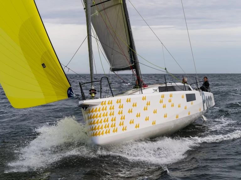 Sailboat for rent Uturoa at the best price
