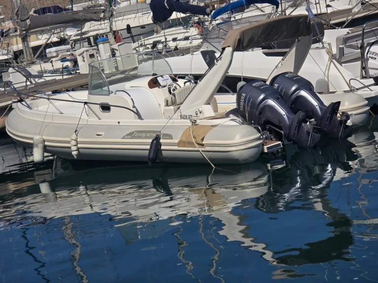 Bareboat Rental RIB Capelli with a boat licence