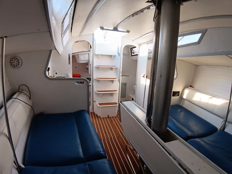 Sailboat rental in Lorient - Jeanneau Selection 37