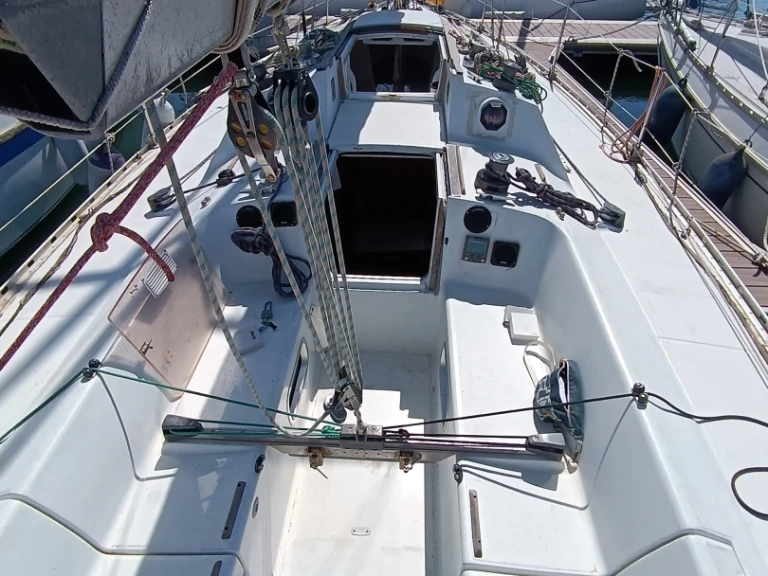 Sailboat rental with or without captain Jeanneau Lorient