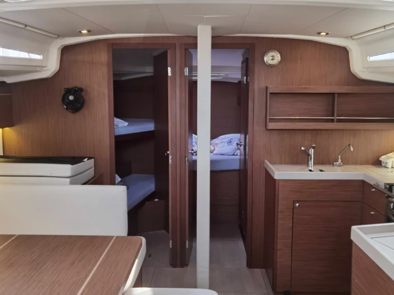 Sailboat rental in Alimos - Bénéteau Oceanis 40.1