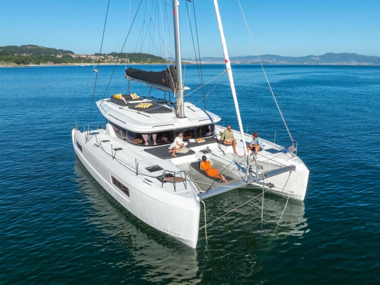 Yacht charter Néa Péramos cheap Lagoon 43 (6 cab.)
