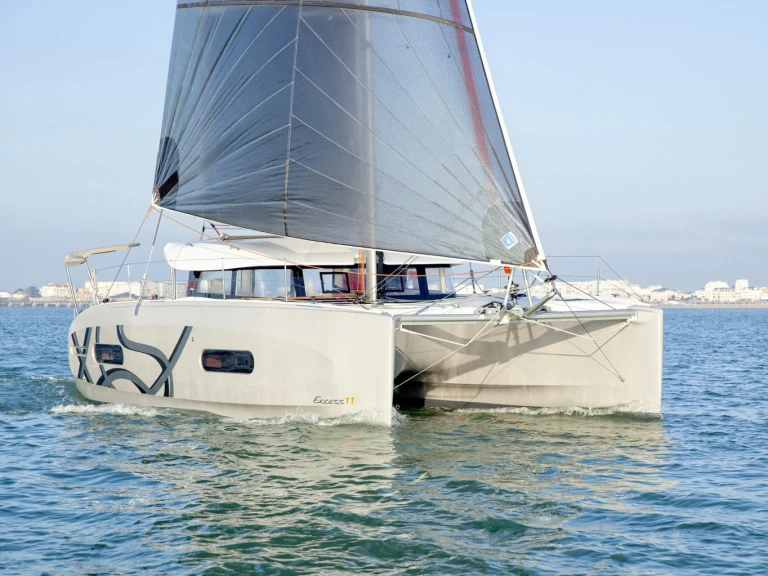 Rent a Excess Excess 11 (Cat)/6 cab Tivat