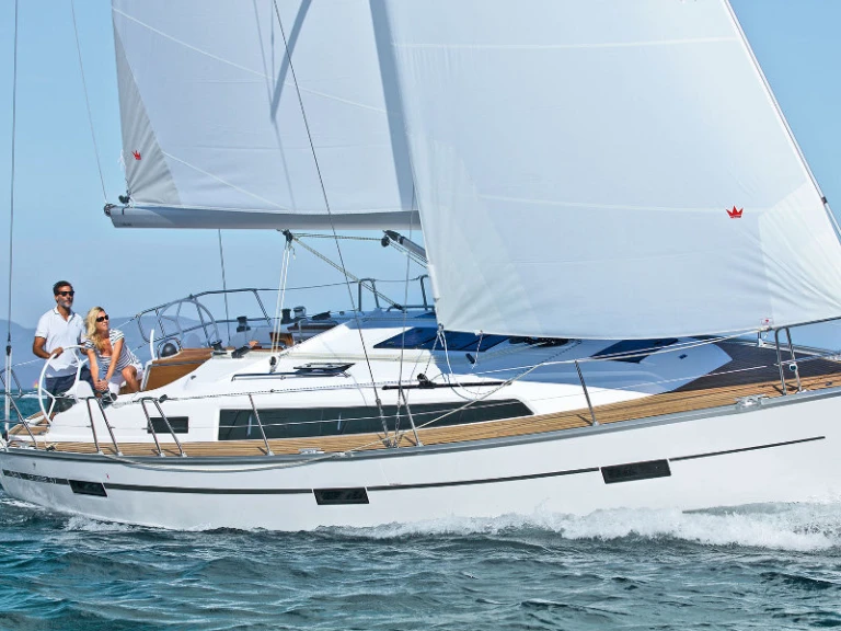 Bavaria Cruiser 37 in Pula on SamBoat