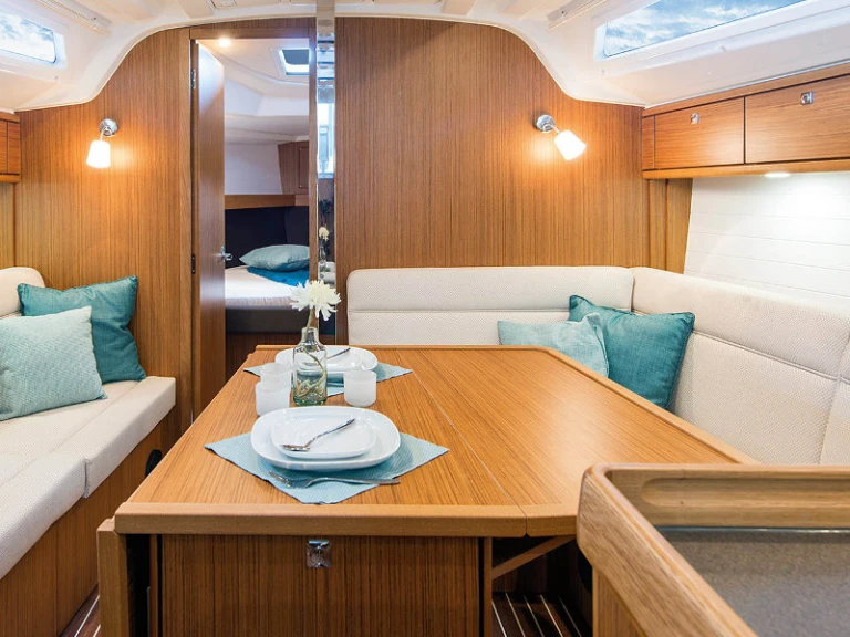Yacht charter Pula cheap Cruiser 37