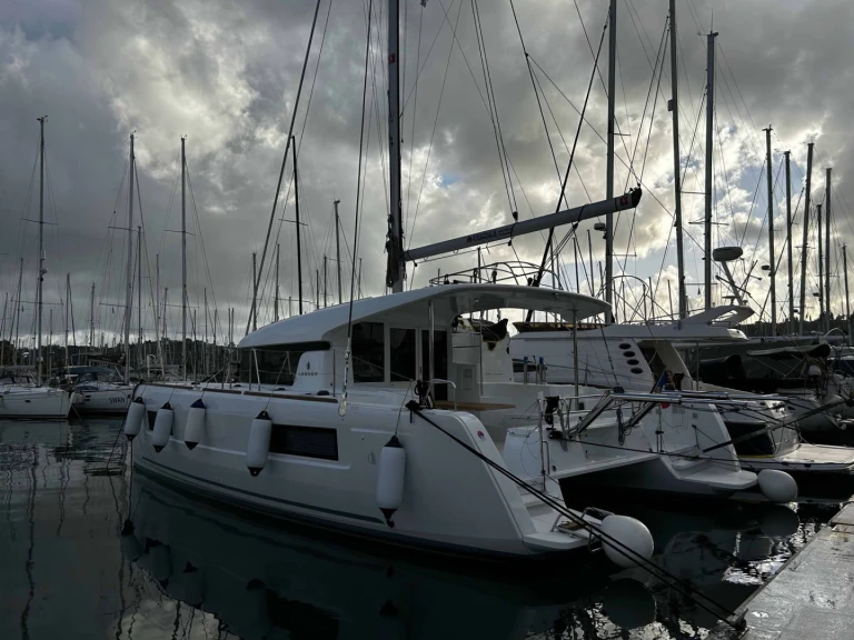 Catamaran rental in Gouvia - Lagoon Lagoon 40/4 cab