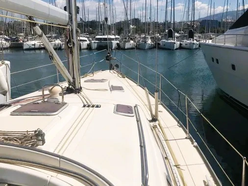 Sailboat rental in Néa Péramos - Bavaria Bavaria 43 Cruiser /3cab