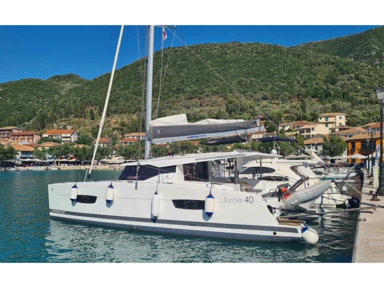 Rent a Fountaine Pajot Lucia 40 Lefkáda
