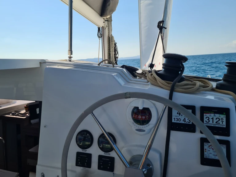Catamaran rental in Lefkáda - Fountaine Pajot Lucia 40