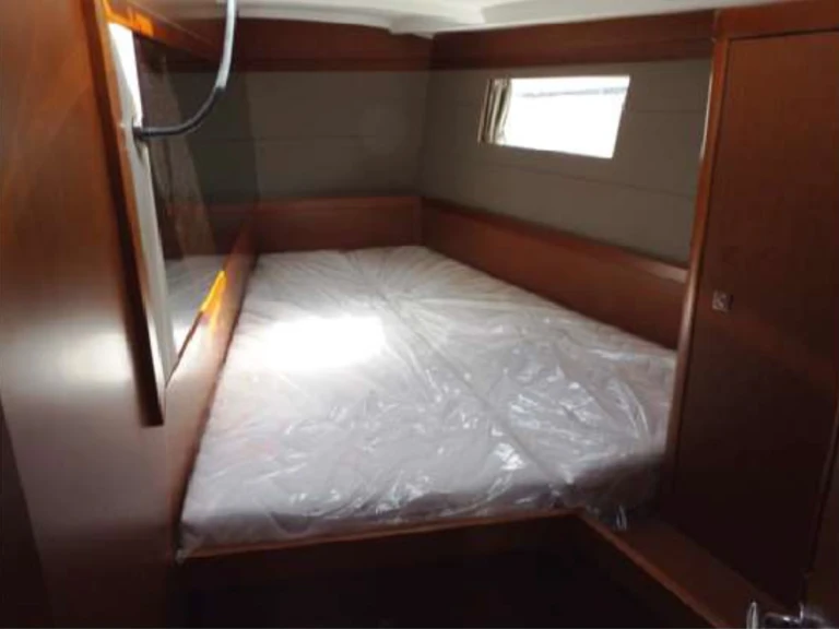 Boat rental Bénéteau Oceanis 48 /5cab in Kalkara on Samboat