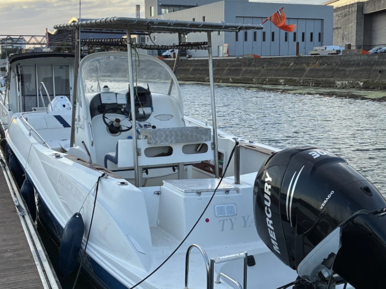 Yacht charter Lorient cheap Quicksilver 800 Commander