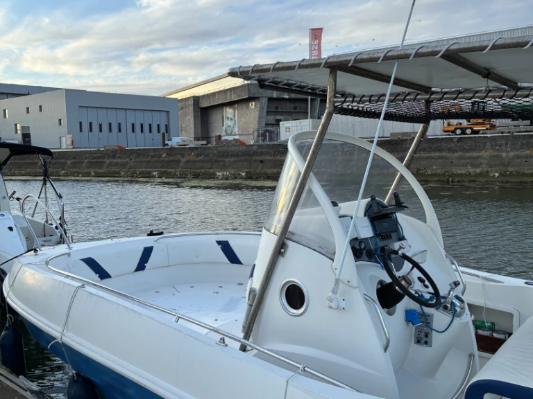 Motorboat rental in Lorient - Quicksilver Quicksilver 800 Commander