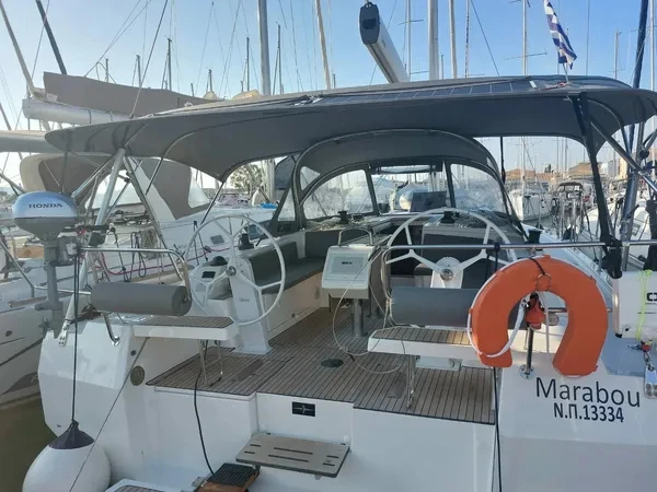 Sailboat for rent Lefkáda at the best price