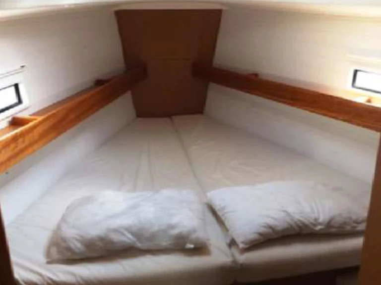 Yacht charter Kalkara cheap Bavaria Cruiser 36 /3cab