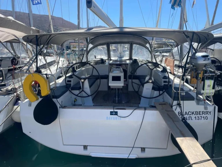 Rent a Bavaria Bavaria C42 /3cab Paros (Island)