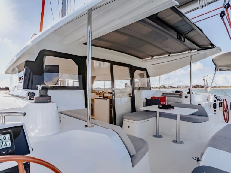 Catamaran rental in Lefkáda - Excess Excess 11 (Cat)/6 cab