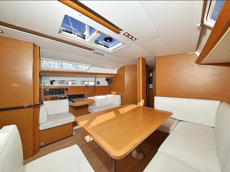 Bareboat Rental Sailboat Jeanneau with a boat licence