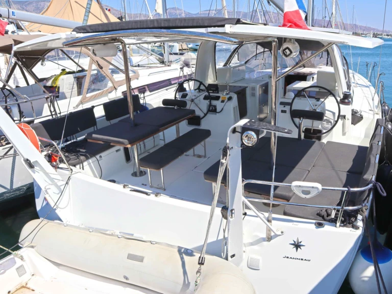 Boat rental Jeanneau Sun Loft 47 /7cab in Néa Péramos on Samboat