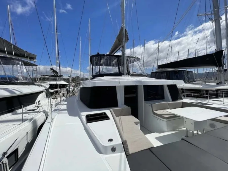Rent a Bali Bali 4.8/6 cab Alimos