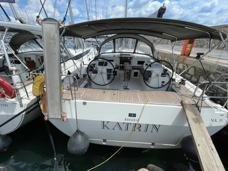 Boat rental Bavaria Bavaria C45 Holiday /5cab in Alimos on Samboat